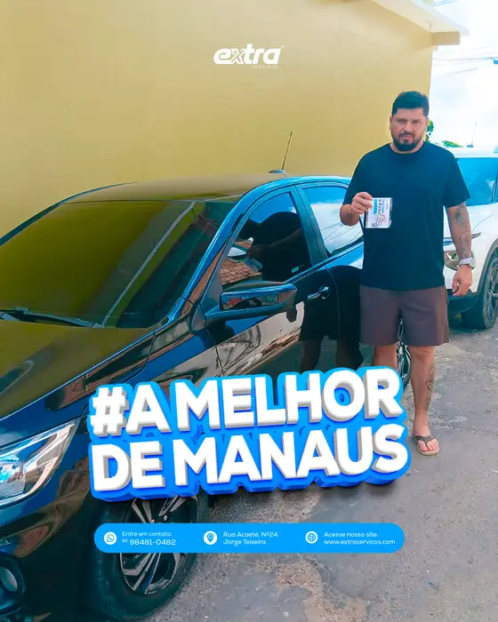 Cliente da Extra Serviços com o brinde da campanha A Melhor de Manaus